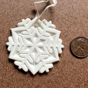 1989 Margaret Furlong Christmas Snowflake A Winter Jewel Porcelain Ornament